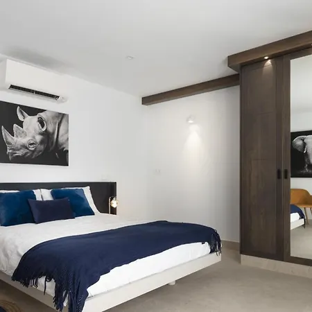 In Puerto Del Carmen Sleeps 10 Includes Swimming Pool And Air Con * Puerto del Carmen (Lanzarote)