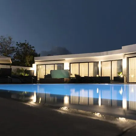 Villa In Puerto Del Carmen Sleeps 10 Includes Swimming Pool And Air Con *